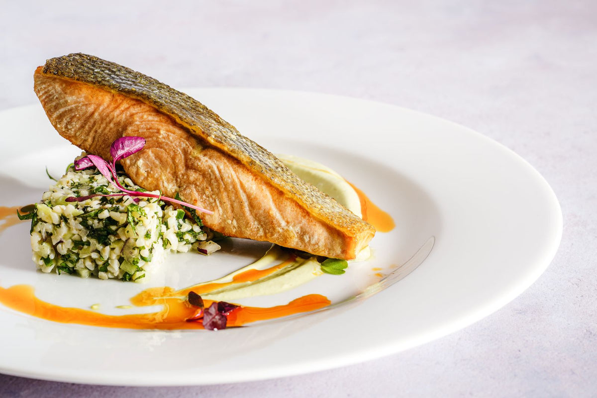 Salmón al horno con quinoa y verduras