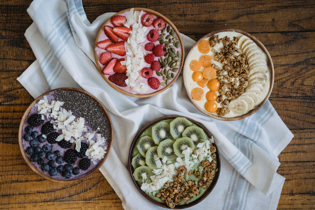Smoothie bowl de frutos rojos con toppings