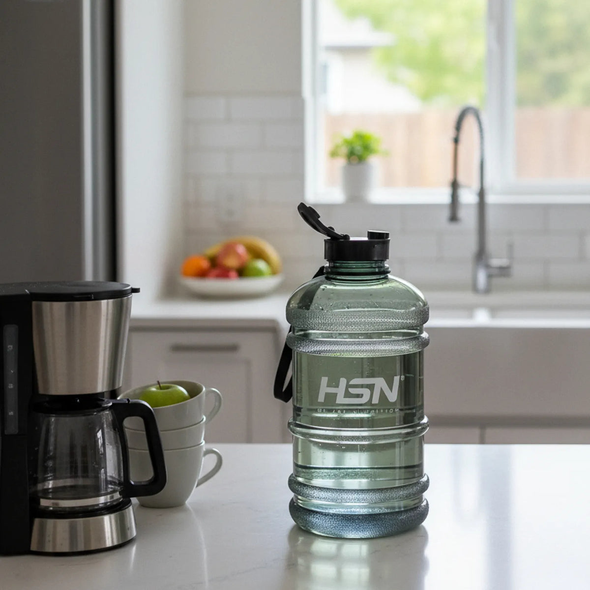 Bidón grande HSN verde en uso